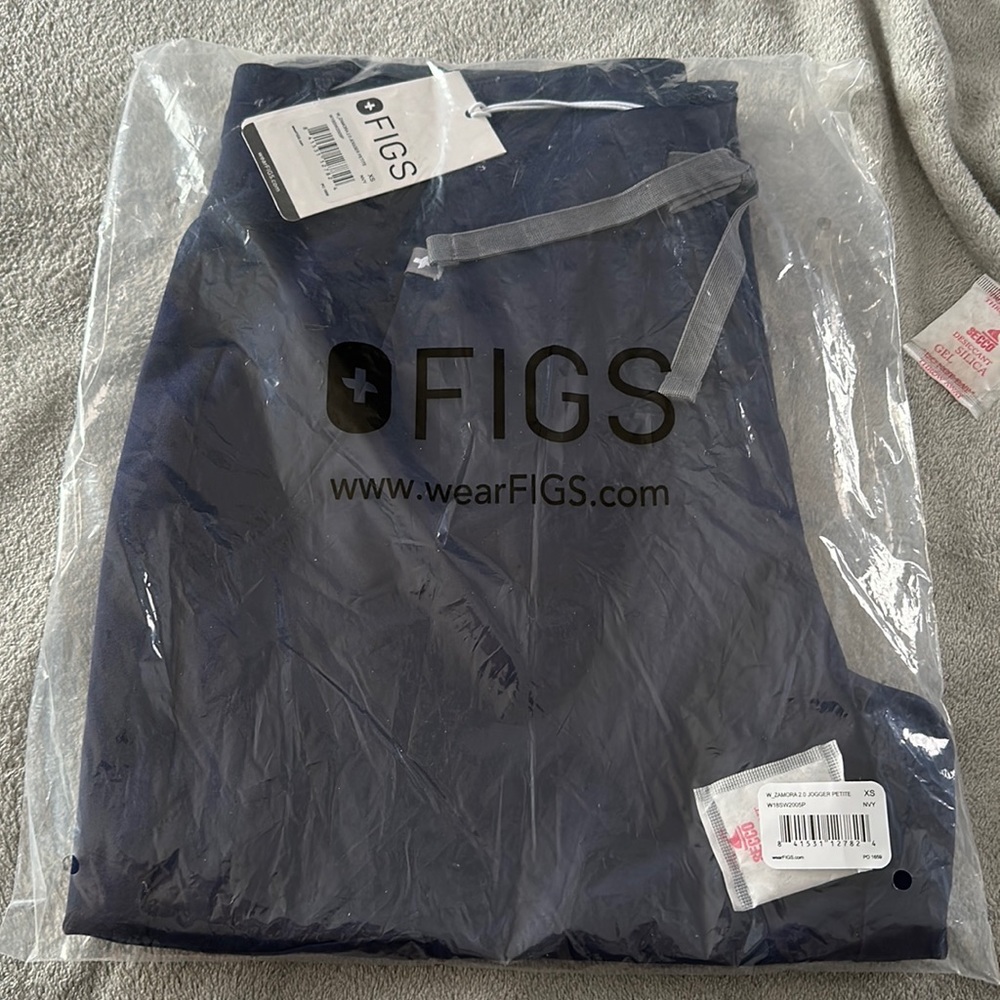 NWT Figs Zamora Jogger Petite